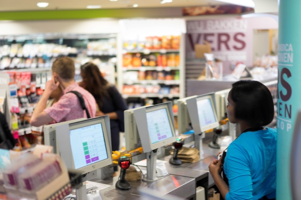 Photo_RGB_R_NL_JA_00637.jpg A grocery store is a retail store that primarily sells food. A grocer is a bulk seller of food.